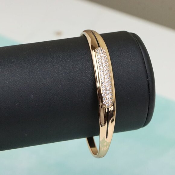 Elegant Rose Gold Bangle with Pavé Accents in Classic Oval Design, XPBL0425 - Picture 7 of 12